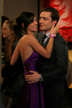 Ed Westwick boogies down on tonight's Gossip Girl