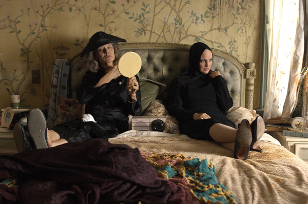 Jessica and Drew take a moment away from it all in Grey Gardens