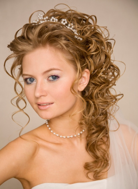 For curly hair, the romantic half-up, half-down look is one of the best.