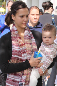 brooke shields breastfeeding