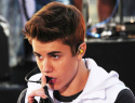 Justin Bieber vs. Austin Mahone: Who's the hotter heartthrob?