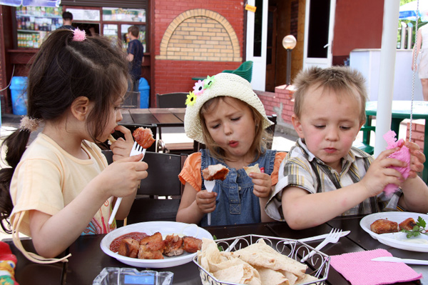 Kids in Restuarant
