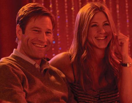 Aaron Eckhart and Jen Aniston in Love Happens