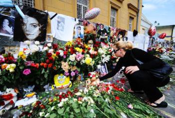 A fan pays tribute to Michael Jackson