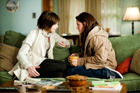 Bella chats in New Moon