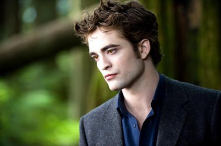 Robert Pattinson is Edward Cullen in New Moon