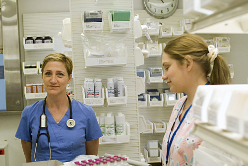 Nurse Jackie has a way with interns