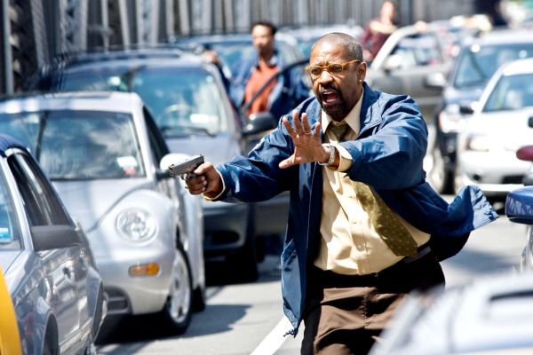Denzel Washington tries to stop John Travolta in The Taking of Pelham 123