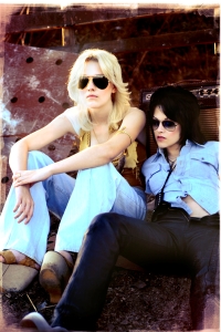 Dakota Fanning and Kristen Stewart in The Runaways