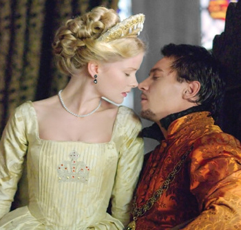 Jonathan readies for the first of many season 3 kisses