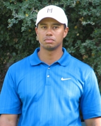 Tiger Woods apologies