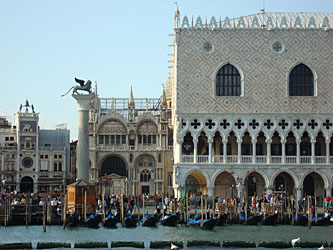 approach.jpg Doges Palace, Venice, Italy