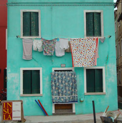 laundry.jpg laundry in Burano, Italy