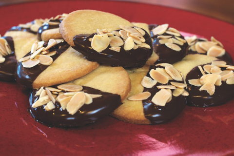 Shortbread cookies with dark chocolate and almonds