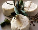 Sage shortbread with goat cheese