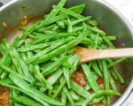 Green beans with candied pecans