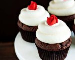 Simple Chocolate Cupcakes with Vanilla Buttercream