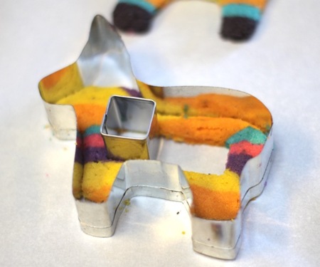 Hollow out the middle cookie