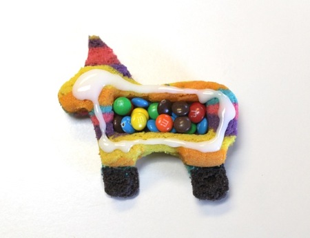 Frost the next layer of the piñata cookie