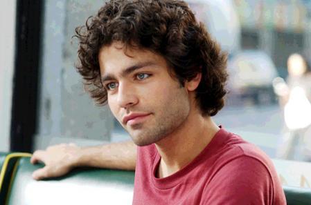 Adrian Grenier looks handsomely boyish in The Devil Wears Prada