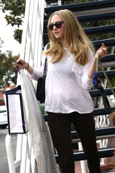 Amanda Seyfried in chocolate colored pants