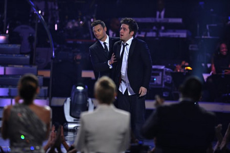 Lee Dewyze and Ryan Seacrest at Finale 5/26/10