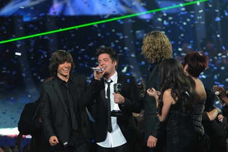 Lee Dewyze Singing at Finale 5/26/10