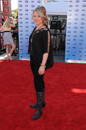 Crystal Bowersoxs on Red Carpet at Finale 5/26/10