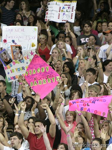 American Idol Season 9 Atlanta Auditions Crowd Holding Signs