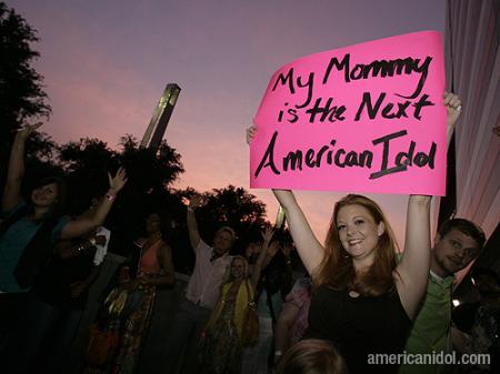 American Idol Season 9 Atlanta Auditions Girl Holding Mommy Sign