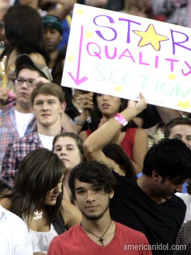 American Idol Season 9 Atlanta Auditions Crowd Holding Signs