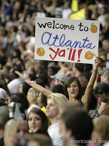 American Idol Season 9 Atlanta Auditions Girl Holding Welcome To Atlanta Sign