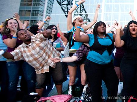 American Idol Season 9 Dallas Auditions Crowd Dancing