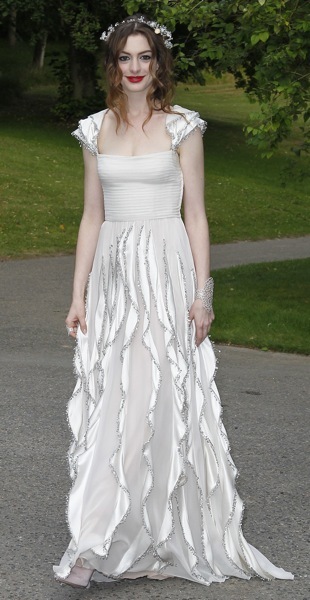 Anne Hathaway in an ivory dress
