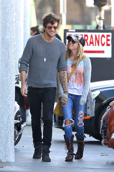 Ashley Tisdale and her new boyfriend head to lunch