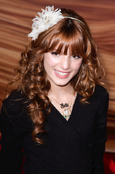 Bella Thorne's headband hairstyle