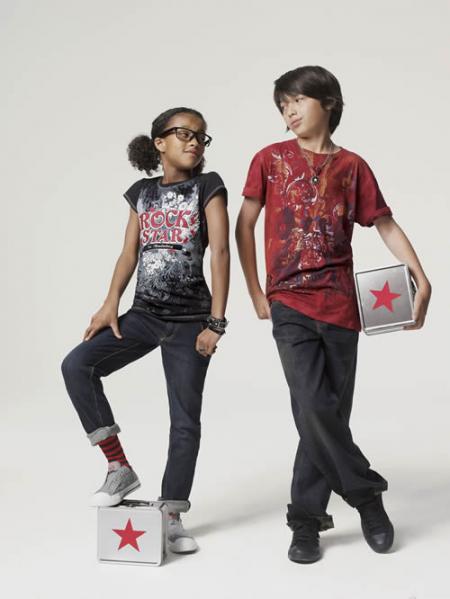 Graphic tees and skinny jeans