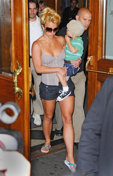 Britney Spears in flip flops