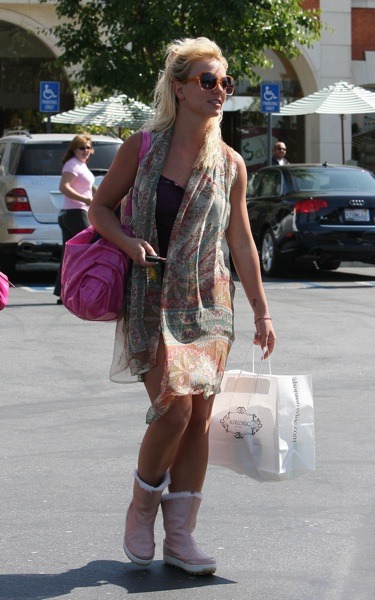 Britney Spears with pink purse