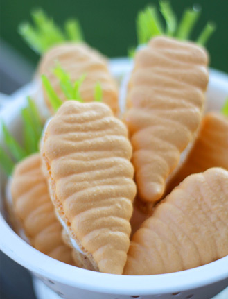 Carrot macarons 