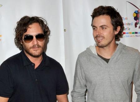 Joaquin Phoenix in sunglasses next to Casey Affleck in San Francisco 