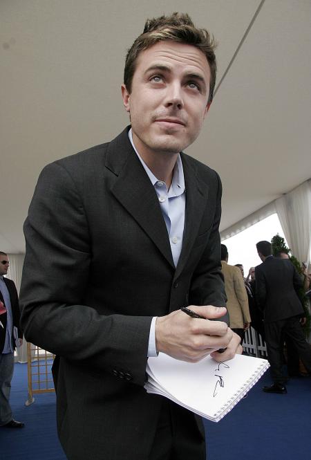 Casey Affleck signs an autograph