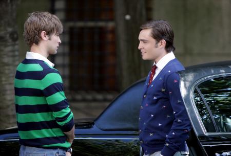 Chase Crawford and Ed Westwick next to a car in Gossip Girls