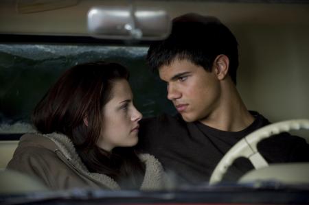 Bella Swan (Kristen Stewart) and Jacob Black (Taylor Lautner)