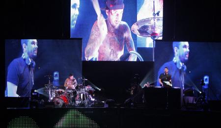 DJ AM and Travis Barker in concert