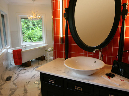 Combine styles in the bathroom