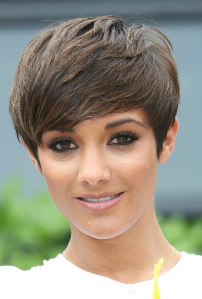 Frankie Sandford is an adorable pixie with this side parted haircut The