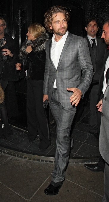 Gerard Butler leaving a nightclub in London at 3 a.m.