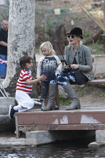 Gwen Stefani spends quality time with her family at Troutdale ponds