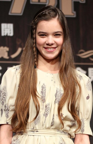 Hailee Seinfeld's long hairstyle and fun braid